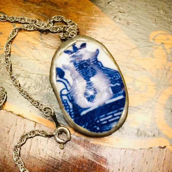 Rare Unique Ladies Vintage Blue porcelain pendant necklace, 10" length. - Picture 4 of 4